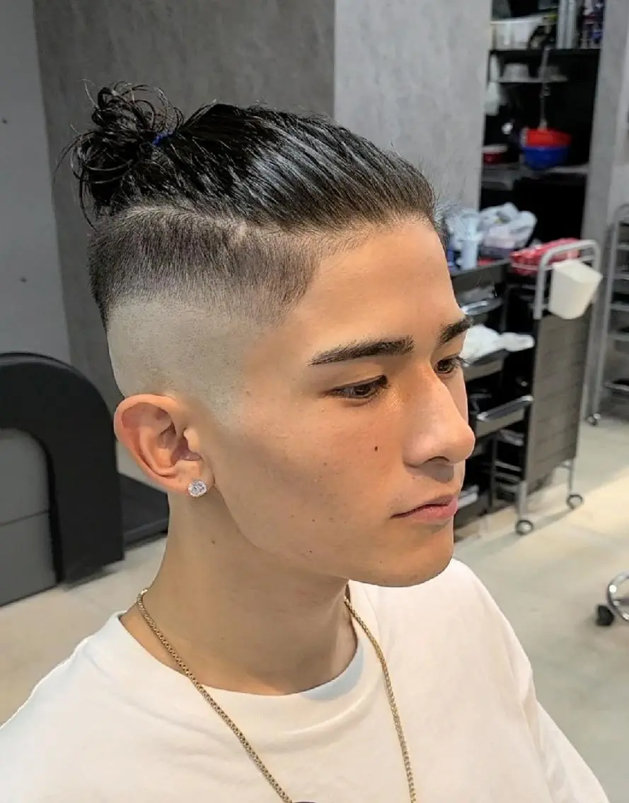 ショート メンズ フェードカット マンバンヘア 盛林 桜成のヘアスタイル