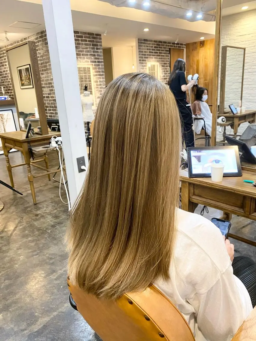 セミロング カラー ブリーチ カット ヘアカラー 髪質改善推し 巽のヘアスタイル