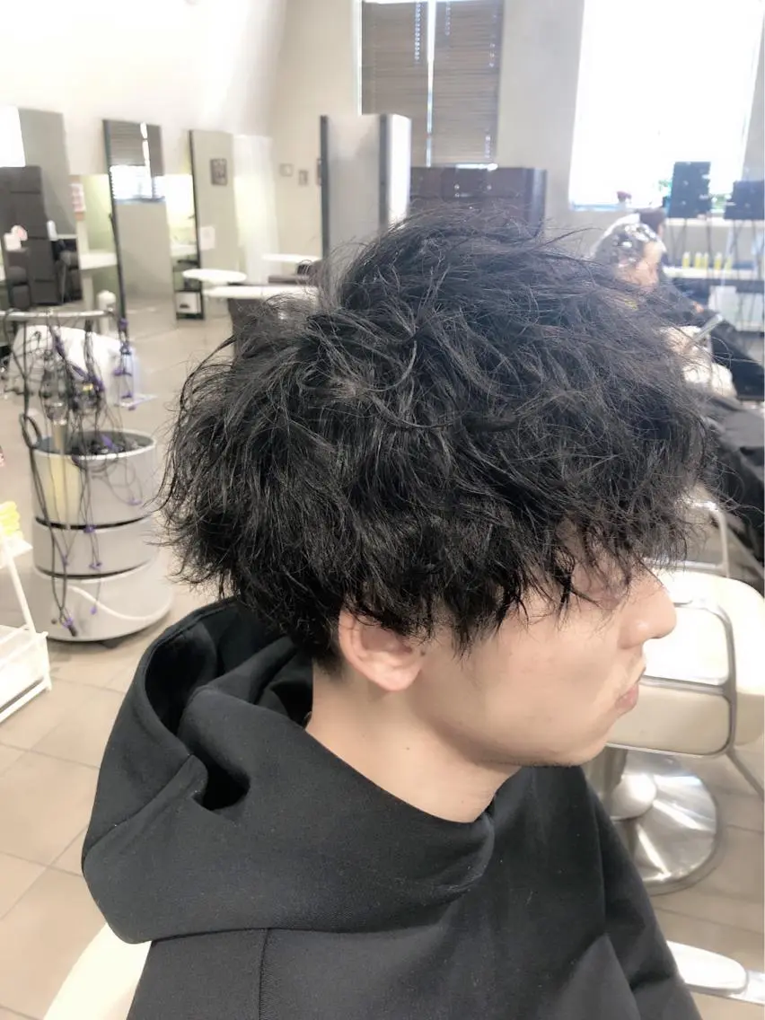 パーマ メンズ メンズパーマ ツイストスパイラルパーマ スパイラルパーマ メンズ レイヤー ウルフ 弓木啓輔のヘアスタイル