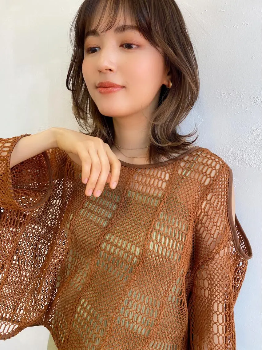 ミディアム くびれヘア くびれレイヤー レイヤーカット 鎌倉 彩のヘアスタイル