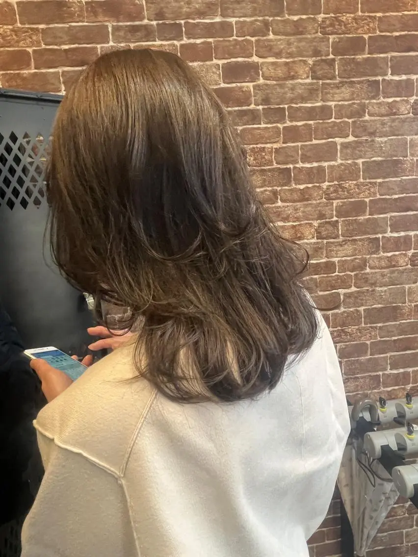 セミロング カラー パーマ ヘアアレンジ メンズ キッズ ネイル マツエク・マツパ アイブロウ メンズブリーチ メンズハイライト メンズインナーカラー メンズ韓国風 ブリーチ 久木原 ゆりのヘアスタイル