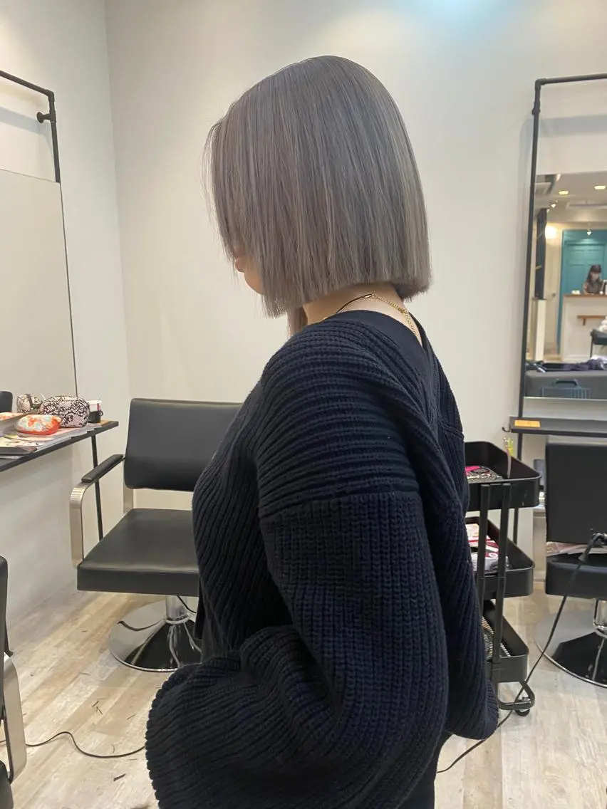 ショート カラー ブリーチ ケアブリーチ ダブルカラー グレージュ カット ヘアカラー トリートメント ヘッドスパ 顔まわりレイヤー× 韓国ヘアオタベシンヤのヘアスタイル
