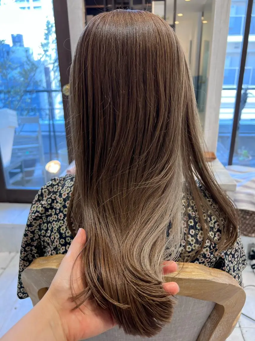 セミロング カラー グレージュ インナーカラー ヘアカラー トリートメント 横川 みづきのヘアスタイル