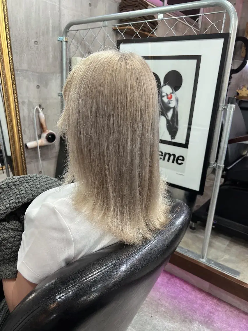 セミロング アッシュ ボブ エクステ ハイライト 学生 ヘアカラー ☀️ハイトーンボブ ☀️石川 海斗のヘアスタイル