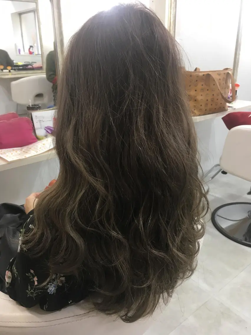 セミロング カラー 髪質改善 中川 翔のヘアスタイル