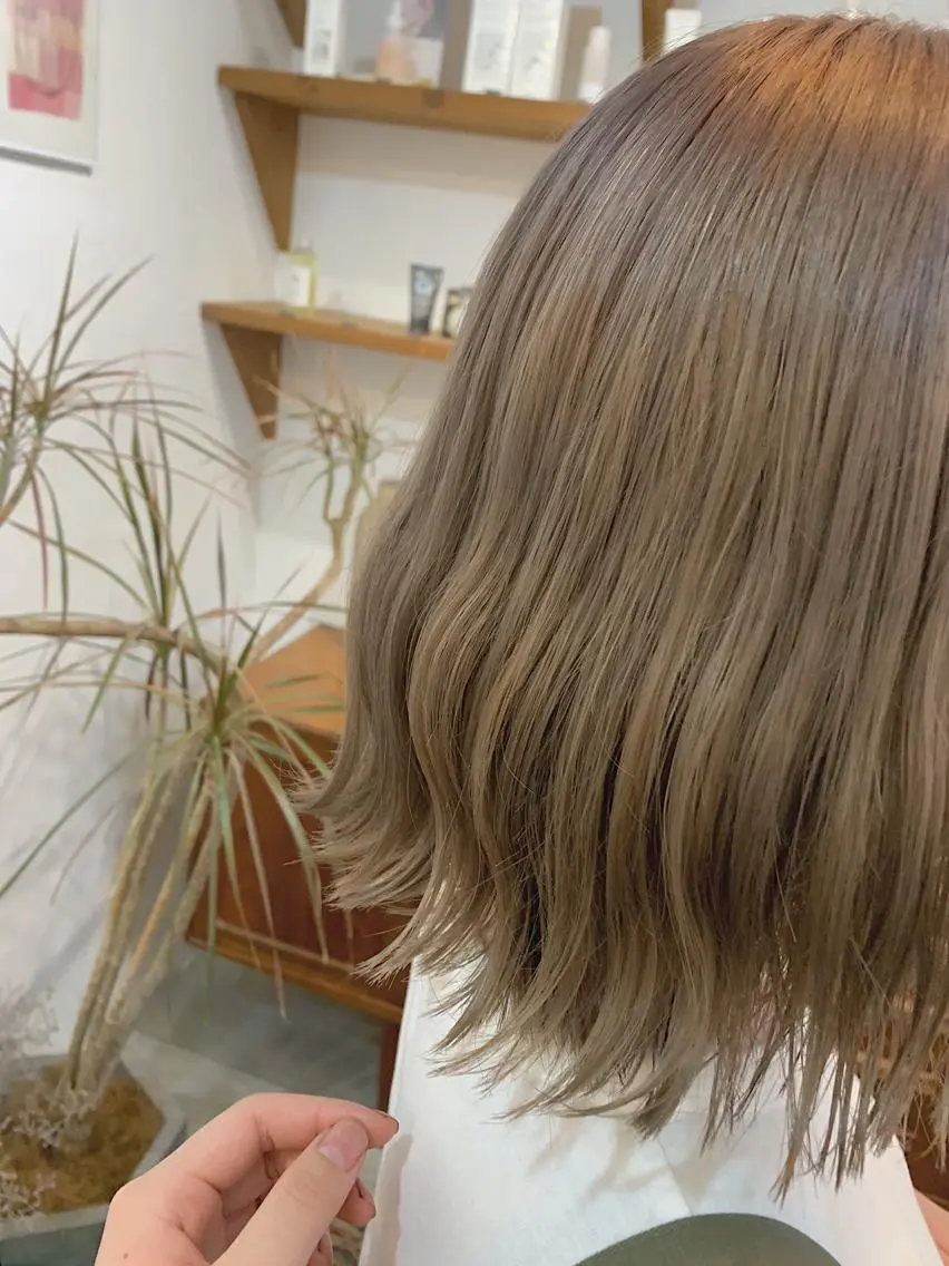 ミディアム カラー wakana/ 柔らかベージュカラーのヘアスタイル