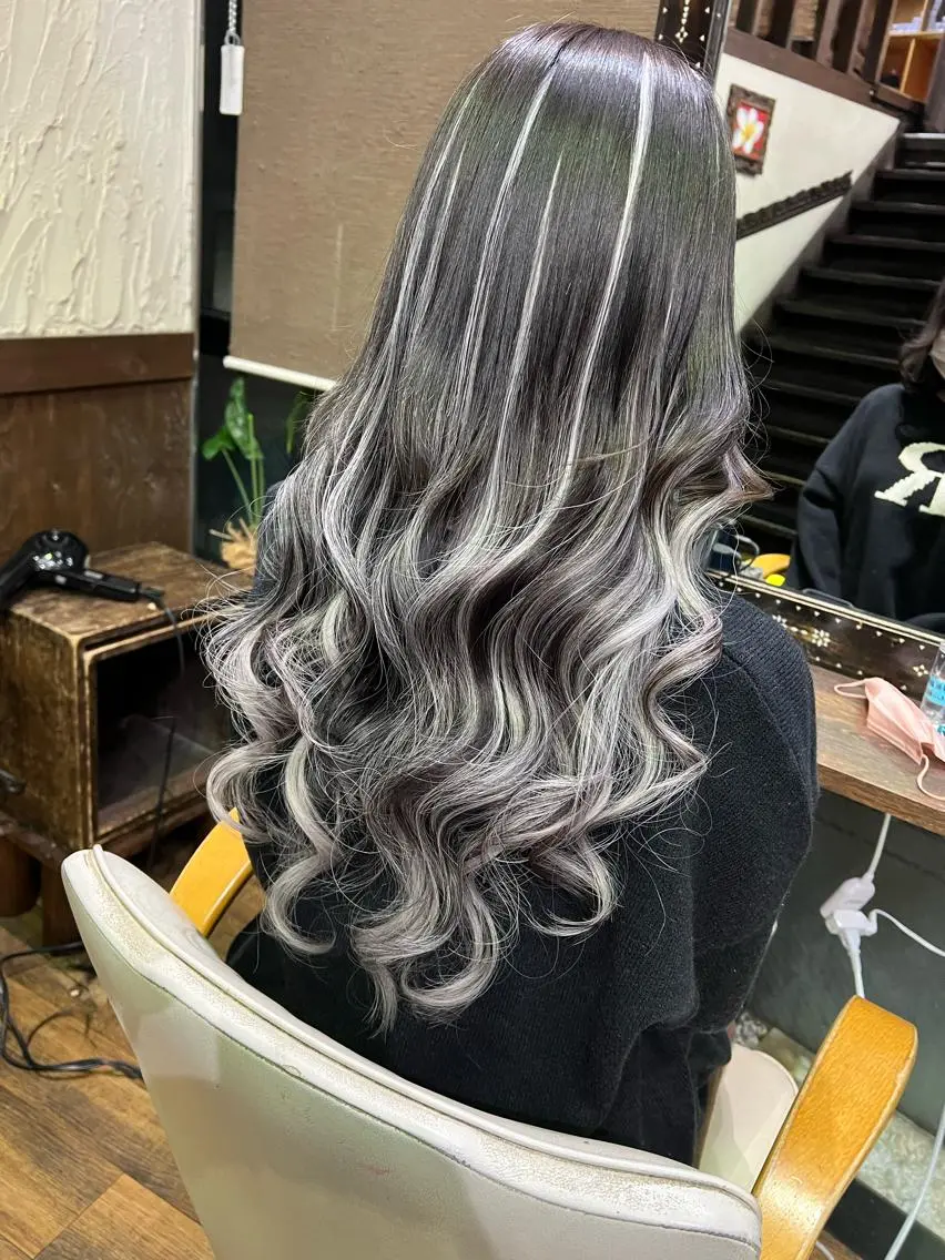 ロング カラー ブリーチ グラデーションカラー ハイライトカラー ブリーチなしカラー エクステ ヘアカラー エクステ PSY(サイ)池袋 金田尚久🎨のヘアスタイル
