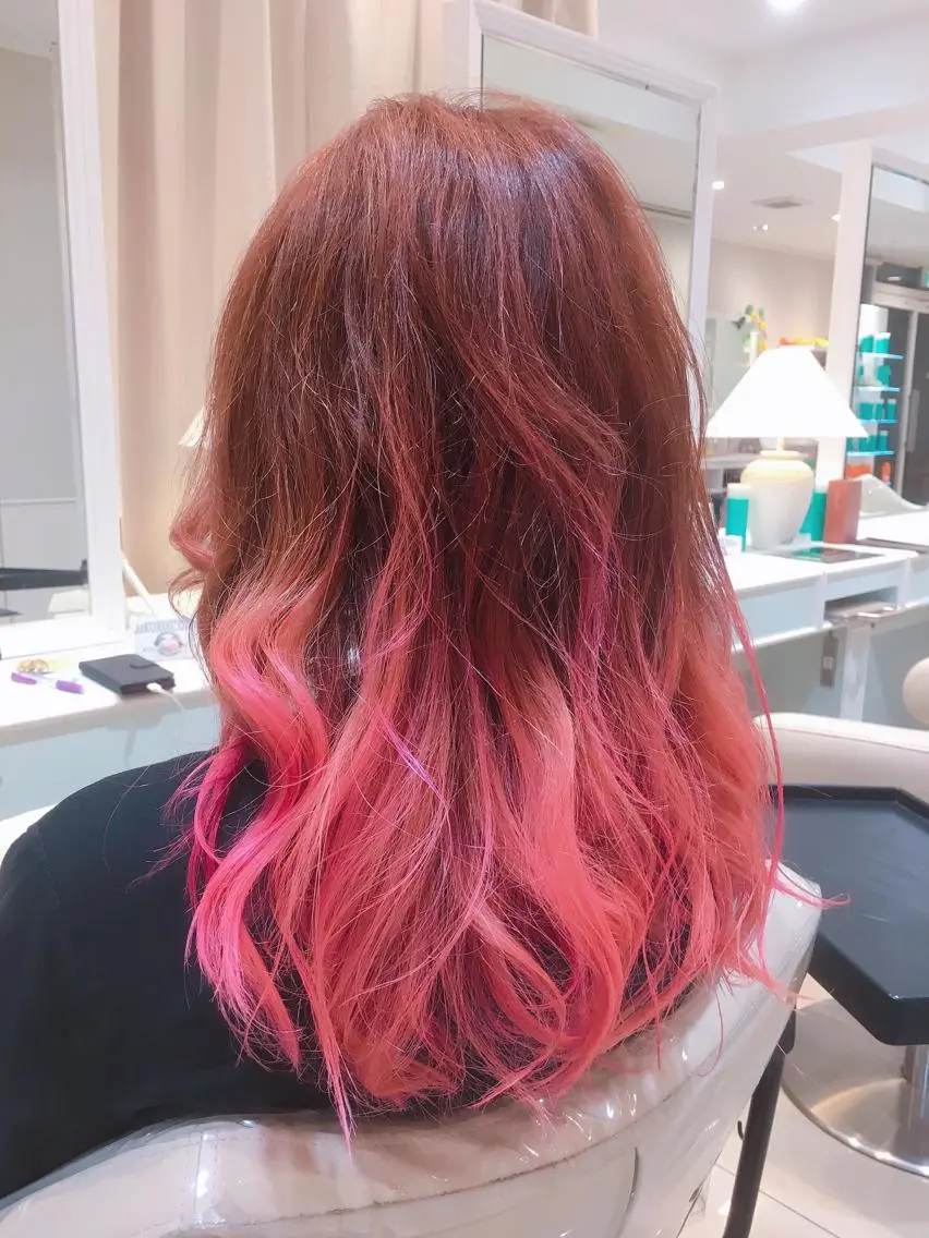 セミロング カラー ブリーチ グラデーションカラー ハイライトカラー ピンクカラー ハイライト ヘアカラー トリートメント ハイトーン/ブリーチ 山崎　悠次のヘアスタイル
