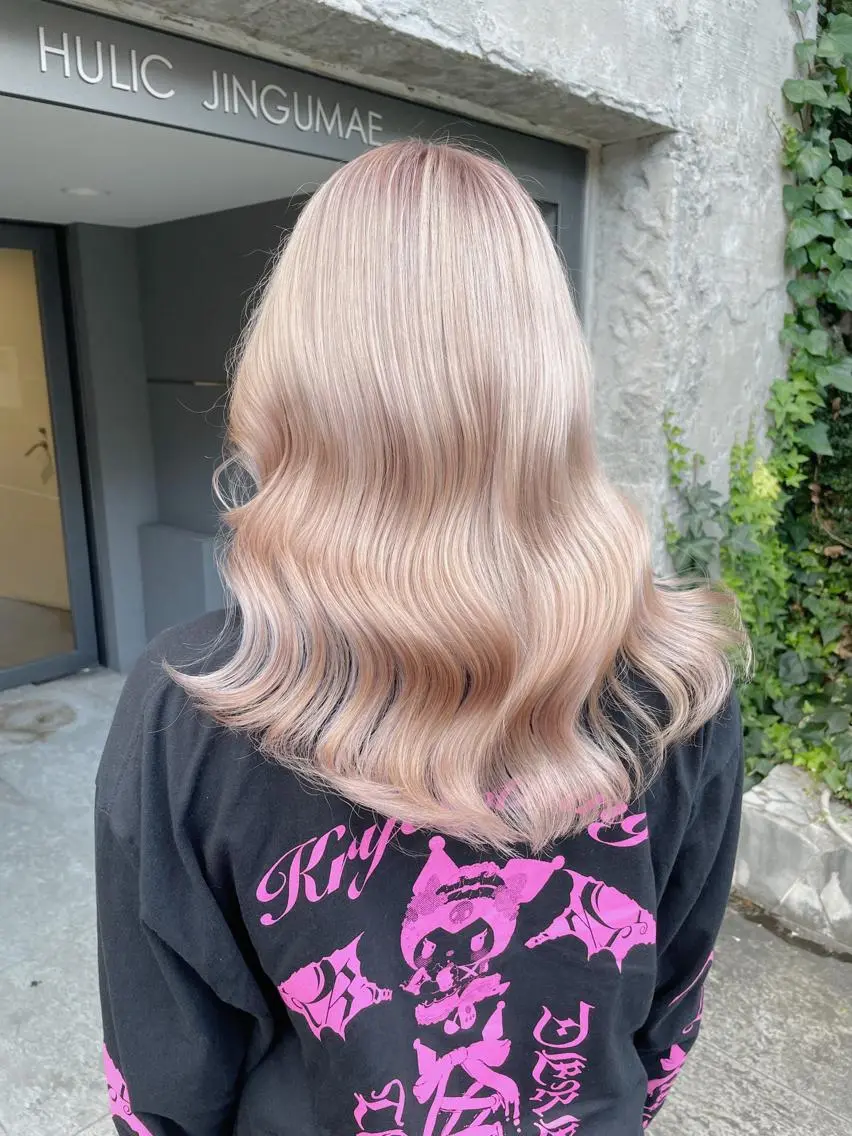 ロング カラー ヘアアレンジ メンズ キッズ メンズバレイヤージュ メンズブリーチ メンズハイライト メンズハイトーン メンズインナーカラー カット ヘアカラー トリートメント 💟Chloe原宿店 🩶ハイトーンのヘアスタイル