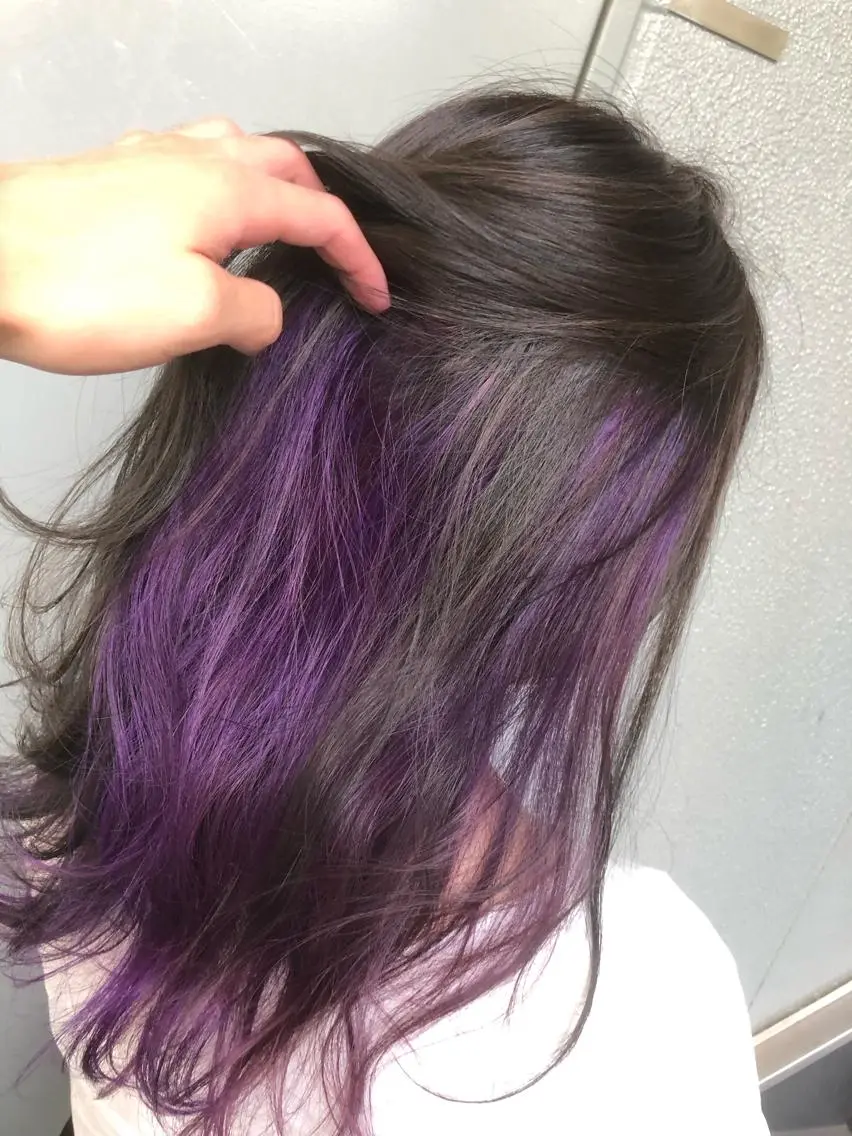 セミロング カラー ハイライトカラー パープルカラー ハイライト ヘアカラー PSY(サイ)池袋 金田尚久🎨のヘアスタイル