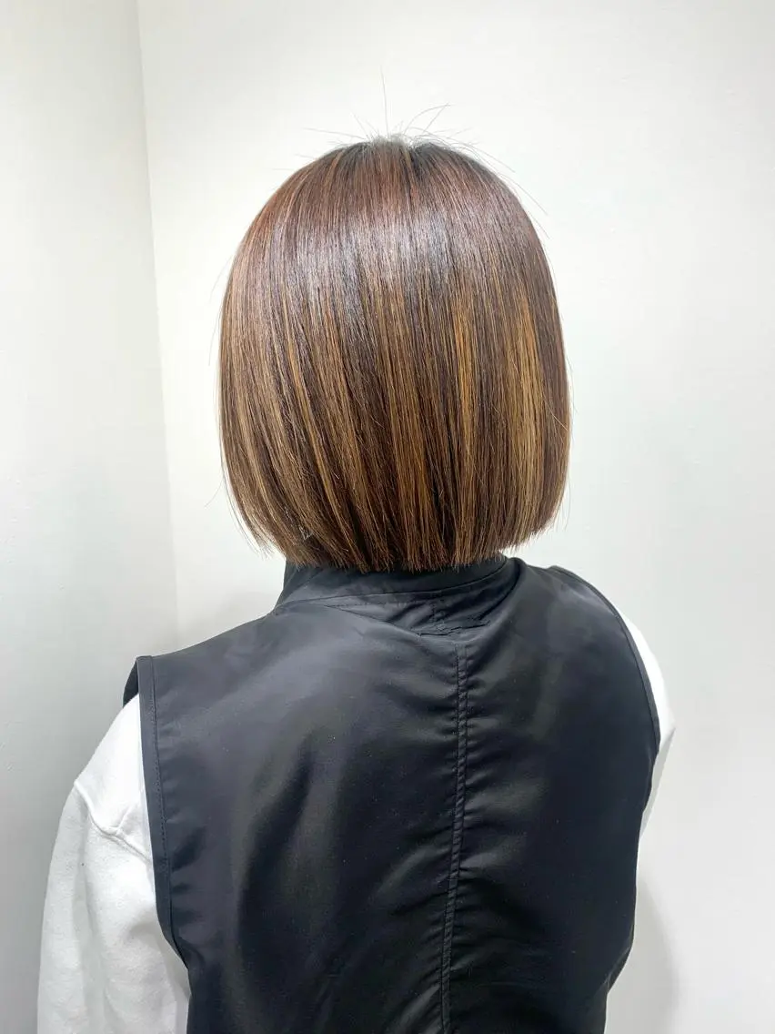 ショート レイヤー ハイトーン 暖色⭐︎KANAKOのヘアスタイル