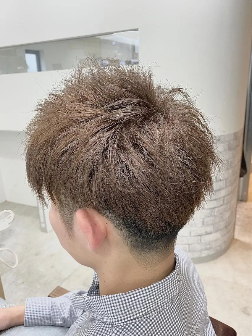 ショート カラー メンズ メンズブリーチ メンズハイトーン ベージュカラー ブリーチ ハイトーンカラー カット ヘアカラー トリートメント マンツーマン/透明感 foi hairのヘアスタイル