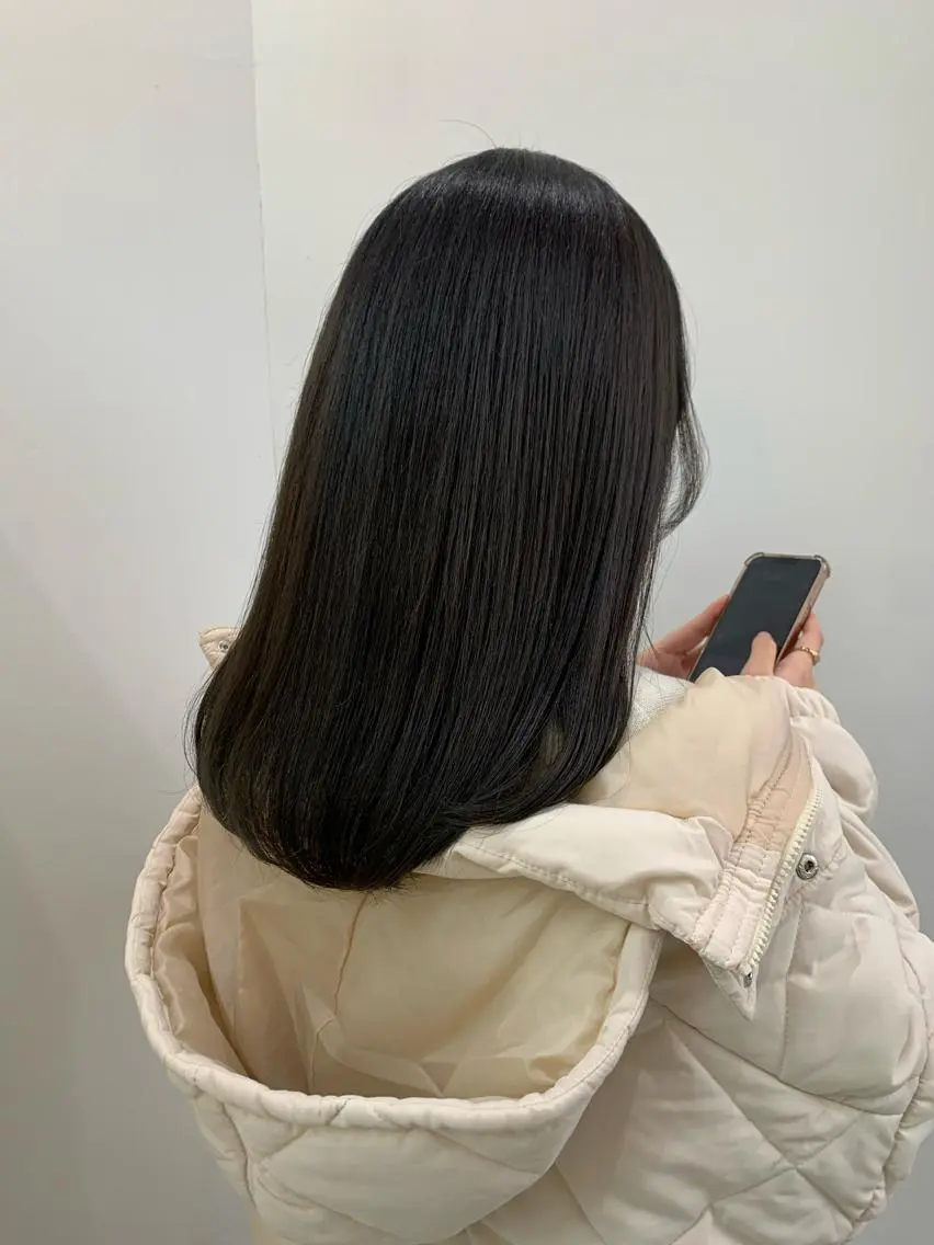 カラー 🫒オリーブ/透け感 レイヤー🌿モエカのヘアスタイル