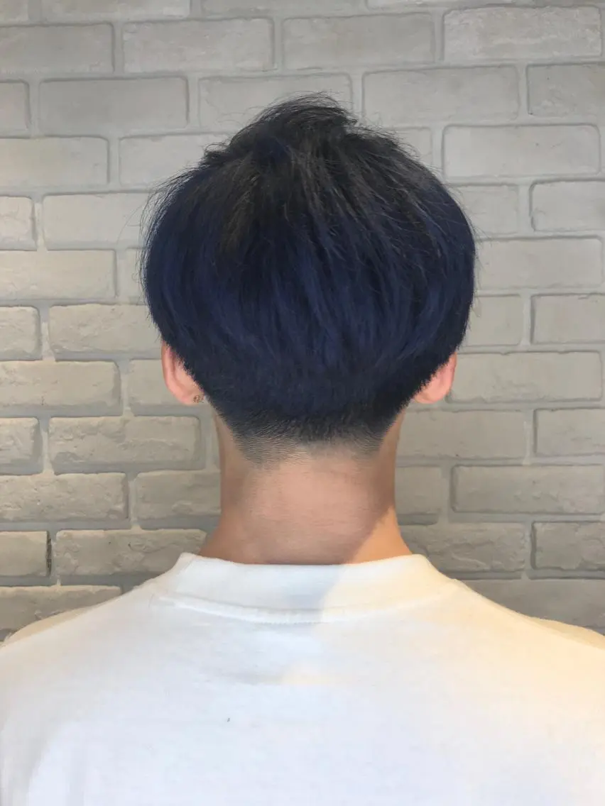 カラー メンズ 刈り上げ ブルーカラー ネイビーカラー 森本 笑のヘアスタイル