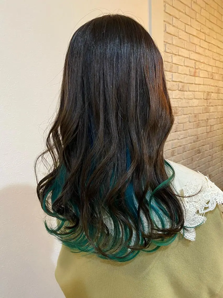 ロング カラー ブリーチ エメラルドグリーン インナーカラー カット ヘアカラー トリートメント 髪質改善/艶カラー 🫧harunaのヘアスタイル