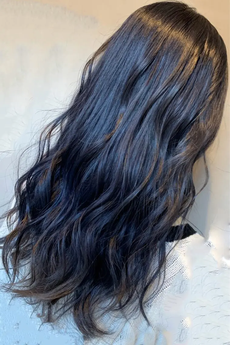 ミディアム カラー ブルーカラー ネイビーカラー ヘアカラー トリートメント ハイライトが 得意なニキです😊のヘアスタイル