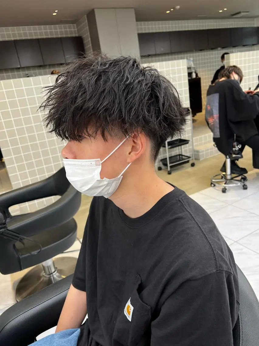 ショート カラー パーマ メンズ センターパート メンズ韓国風 韓国マッシュ マッシュウルフ マッシュ メンズパーマ特化 TAIGAのヘアスタイル