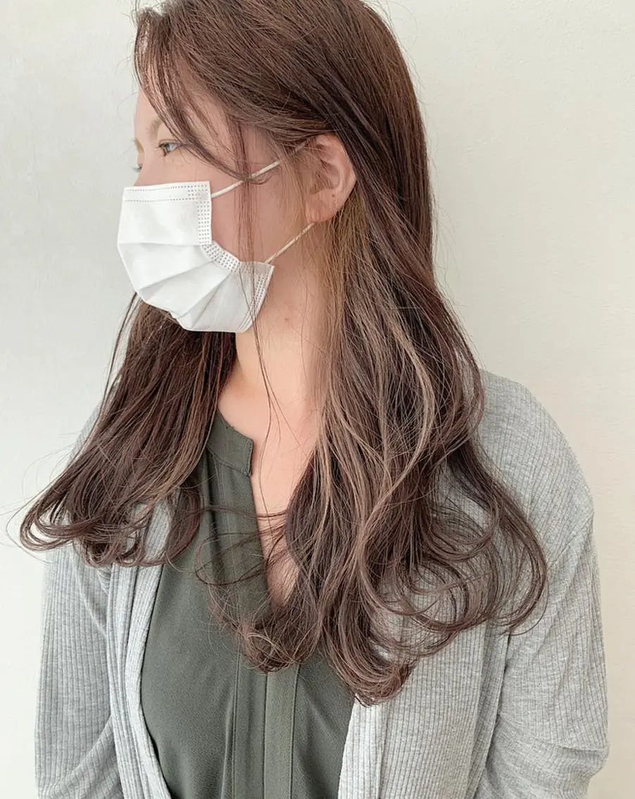 ロング カラー イヤリングカラー カット ヘアカラー トリートメント 透明感♡︎♡︎ 佐々木早苗のヘアスタイル