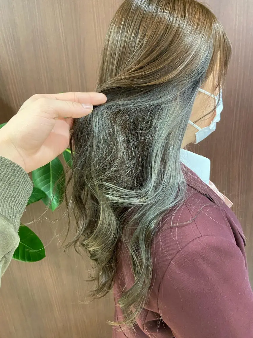 ロング カラー ベージュカラー シルバー シルバーベージュ ブランシェ小幡駅前店 森樹のヘアスタイル