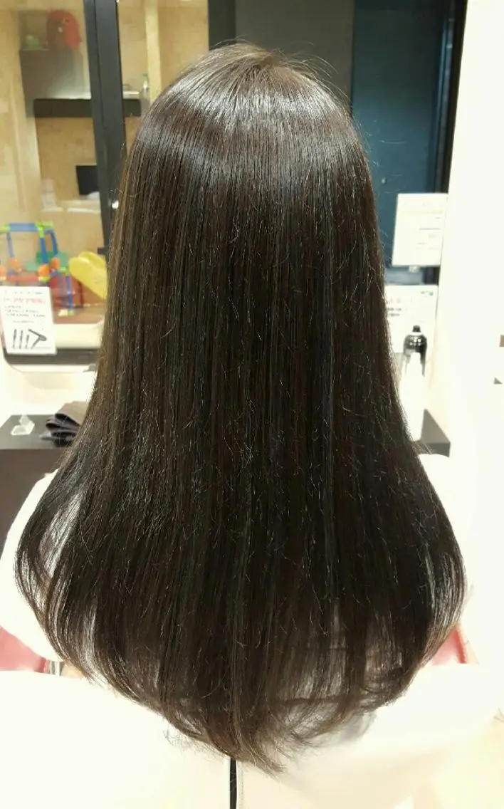 セミロング カラー アッシュ ハイライトカラー ハイライト 秋山 幸太のヘアスタイル