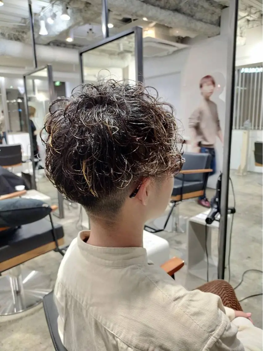 ショート パーマ メンズ メンズハイライト メンズパーマ 刈り上げ ハイライト MEN'S特化🌈 KATOのヘアスタイル