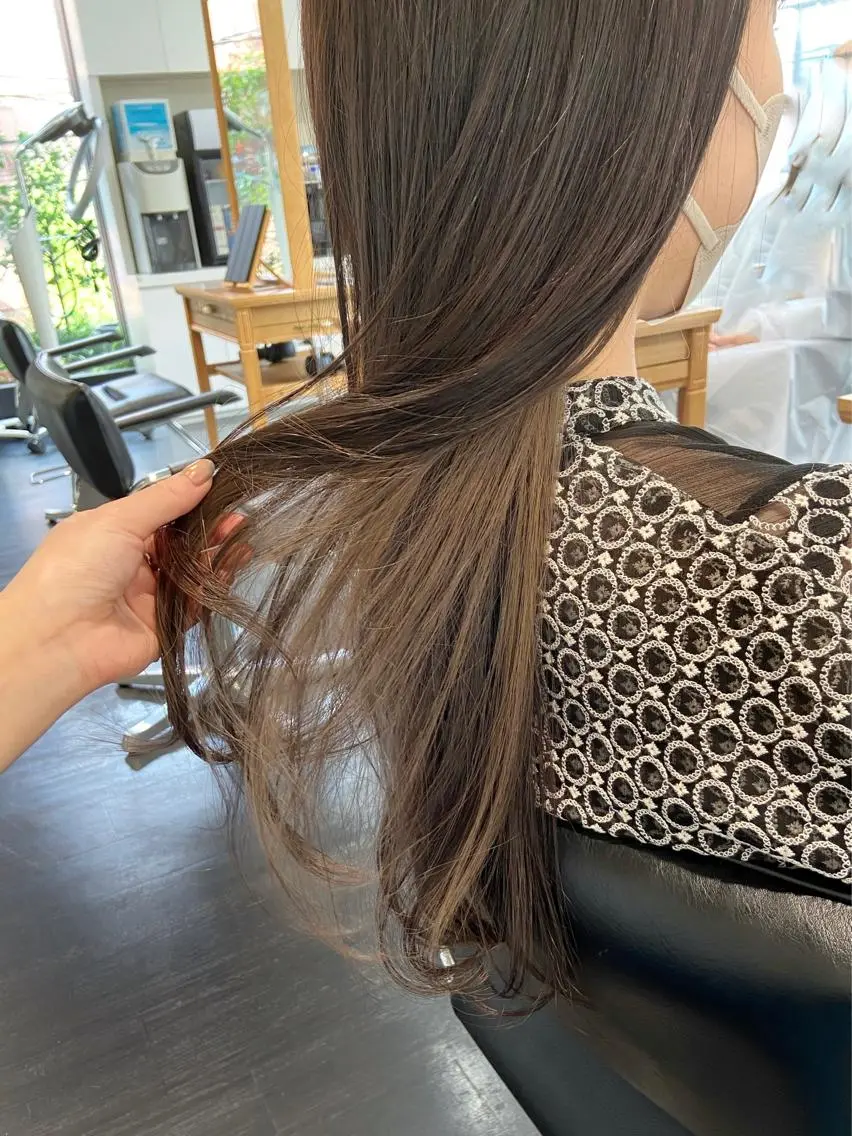 ロング カラー shiori ﾍﾞｰｼﾞｭｶﾗｰのヘアスタイル
