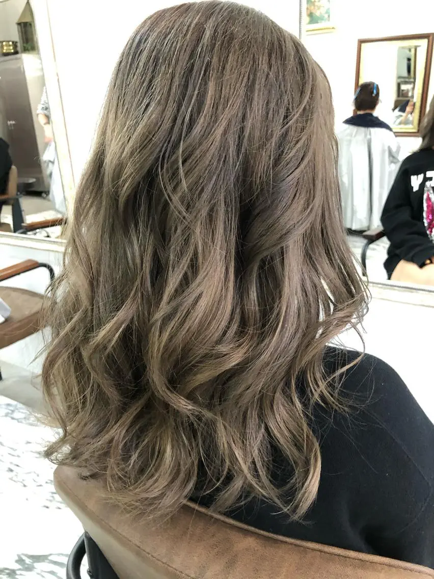 セミロング カラー ベージュカラー ブリーチ エクステ（レミー毛） NINEのヘアスタイル