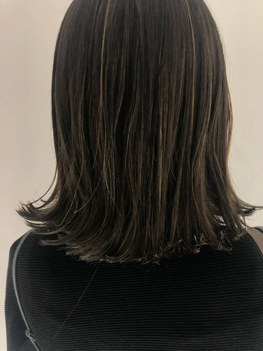 セミロング ハイライト ヘアカラー トリートメント 松佐 ゆかりのヘアスタイル