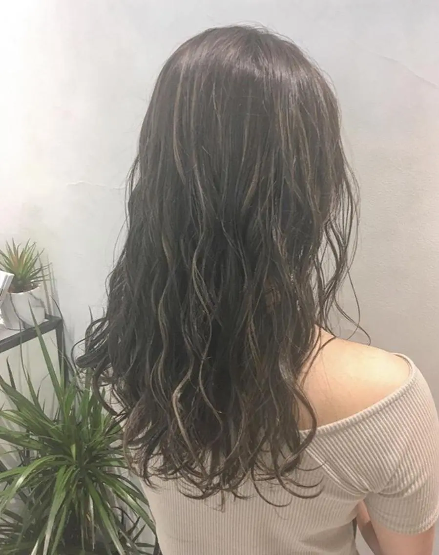 ロング カラー ヘアアレンジ アッシュ ベージュカラー ハイライトカラー ハイライト エグチ アキラのヘアスタイル