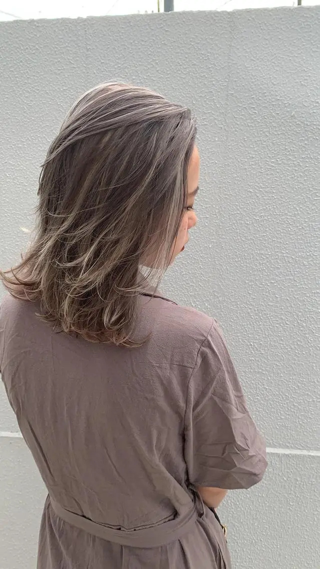 カラー ブリーチ 透明感カラー ハイライトカラー 天野 利咲のヘアスタイル