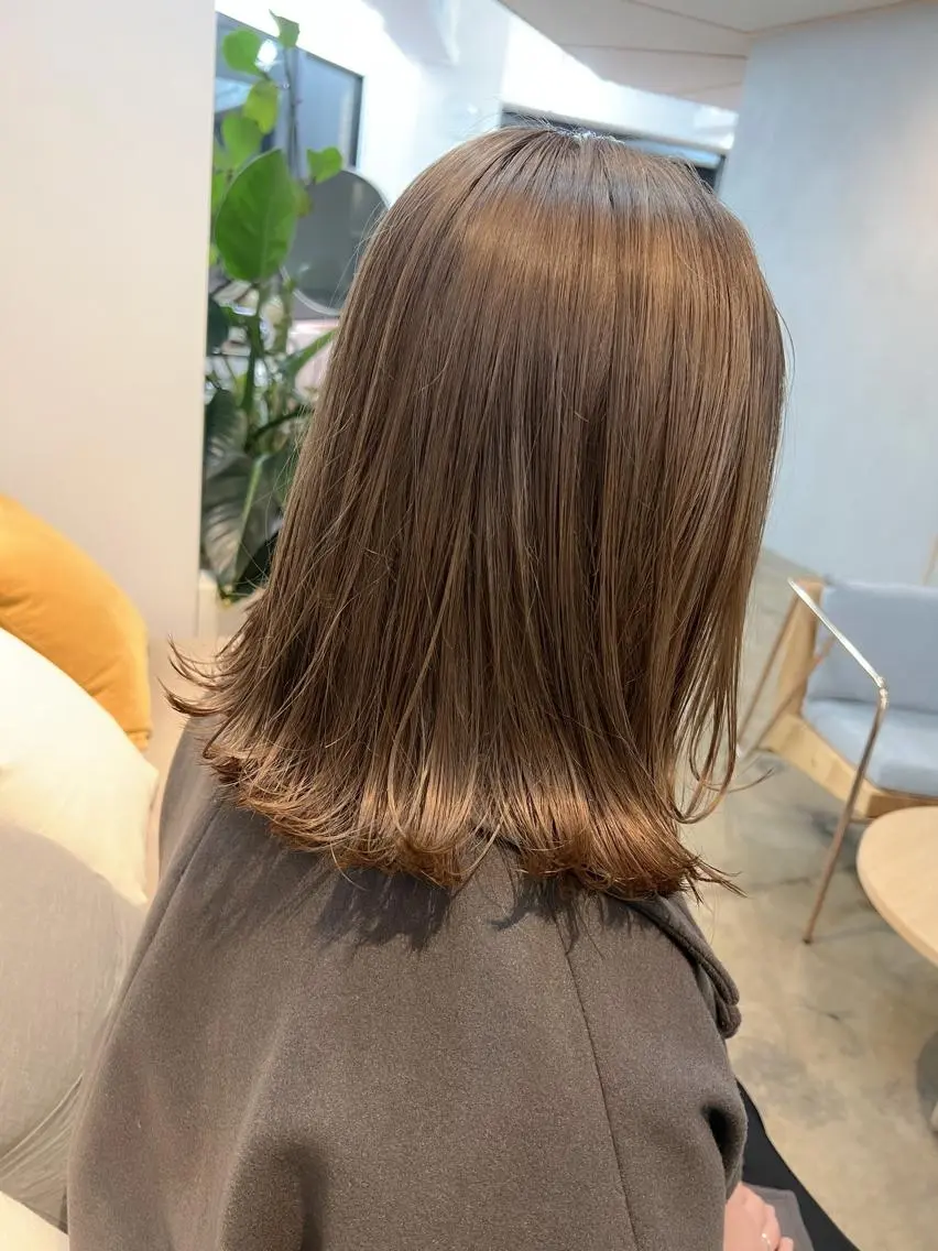 ミディアム カラー 松田 詩奈のヘアスタイル