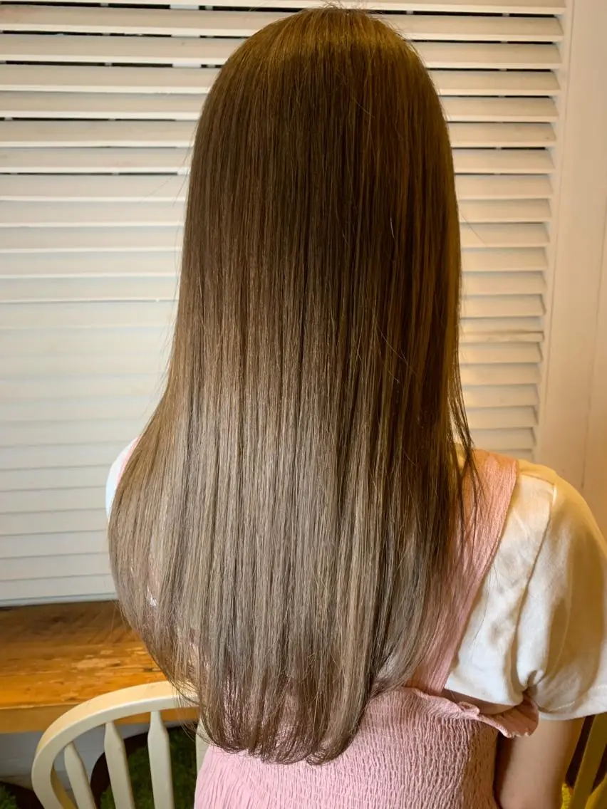 ロング カラー ベージュカラー エクステ KAZUMAのヘアスタイル