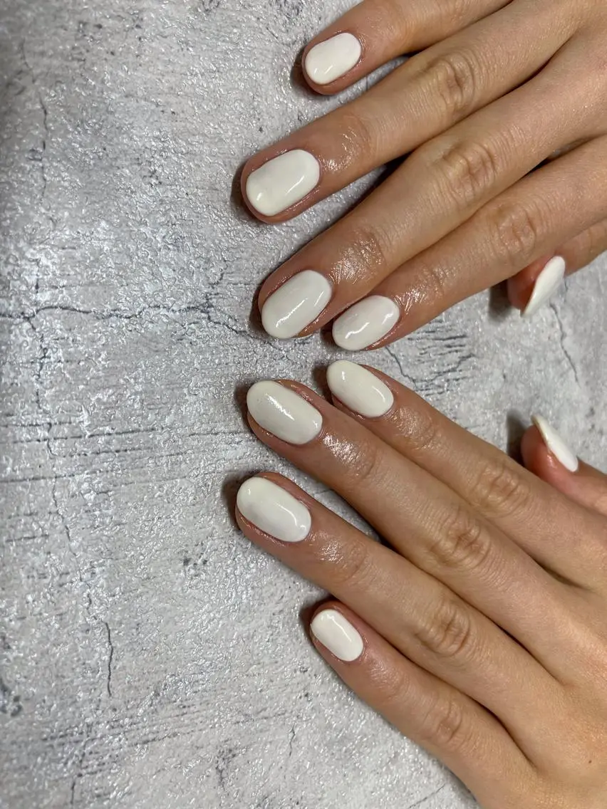 ネイル ワンカラーネイル ホワイト ハンドネイル mogunail &blowのネイルデザイン