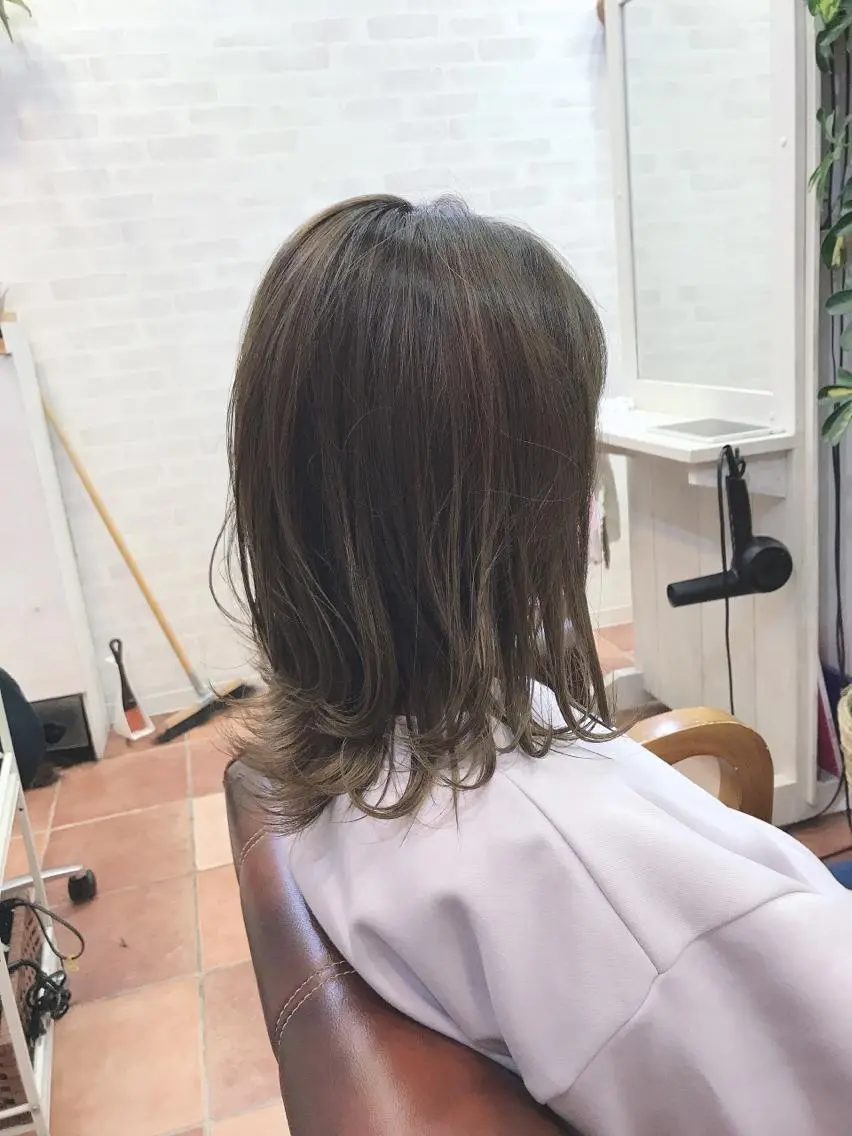 ミディアム 大澤 唯のヘアスタイル