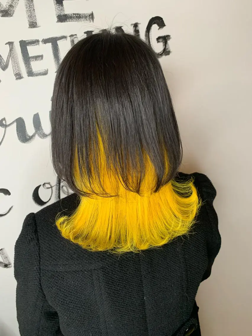 ミディアム カラー ブリーチ インナーカラー イエローカラー ヘアカラー トリートメント 小笠原 菜緒のヘアスタイル
