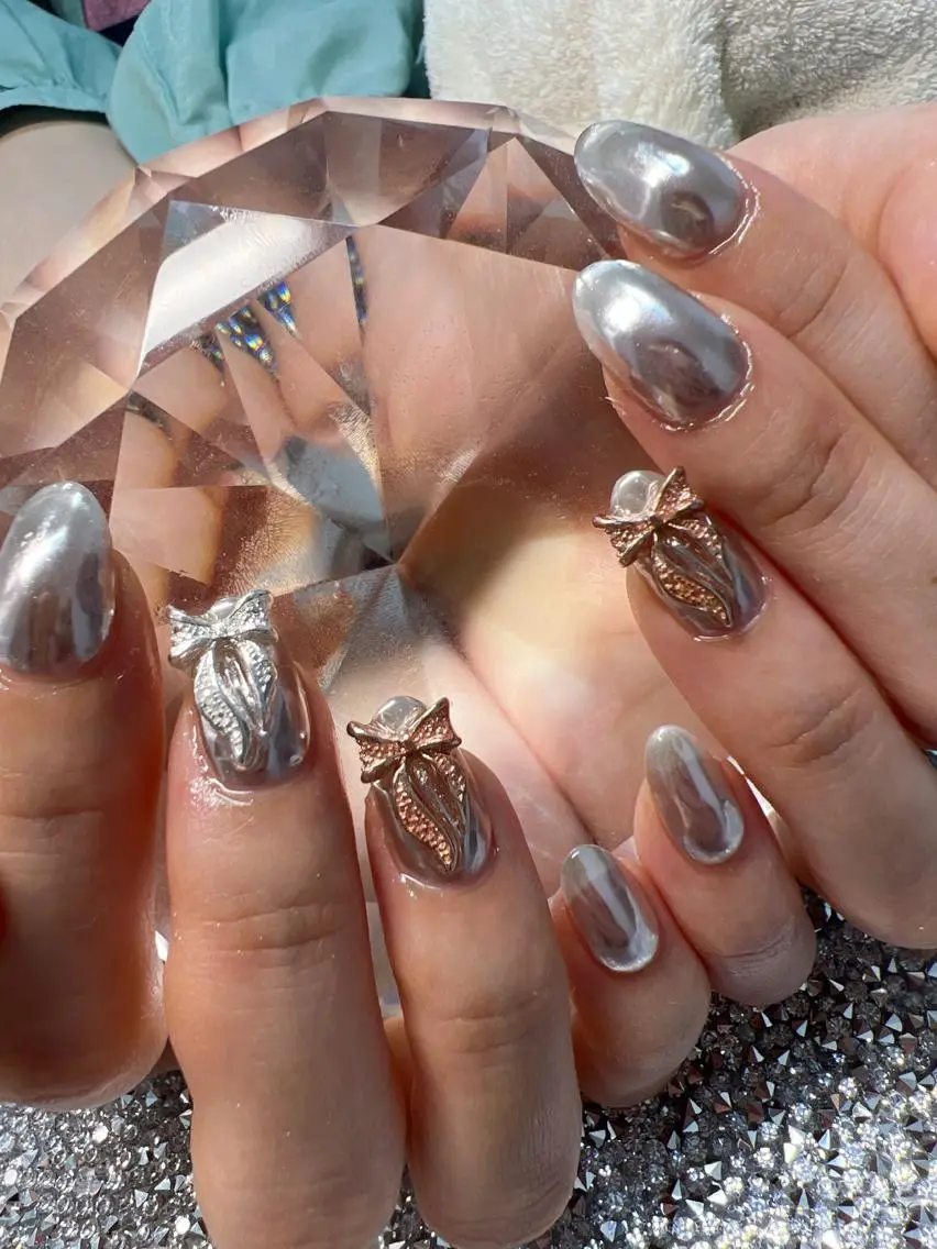 ネイル ミラーネイル リボン coco nailのネイルデザイン