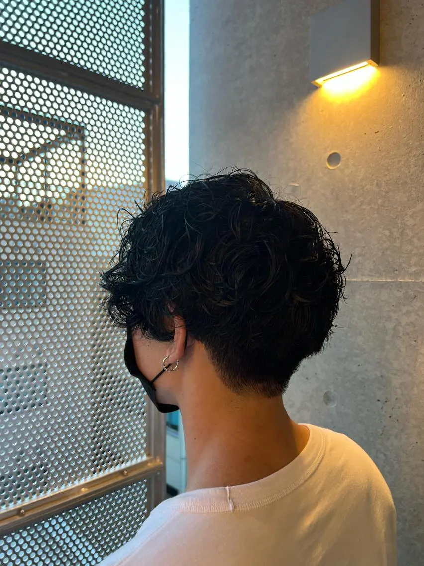 メンズ メンズバレイヤージュ メンズブリーチ メンズハイライト メンズハイトーン メンズインナーカラー 吉野 瑳桜のヘアスタイル