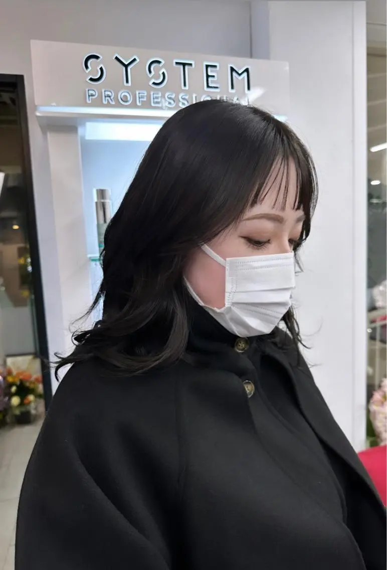 セミロング カラー カット 瀧優華ハイトーン/ 大人レイヤー🩵のヘアスタイル