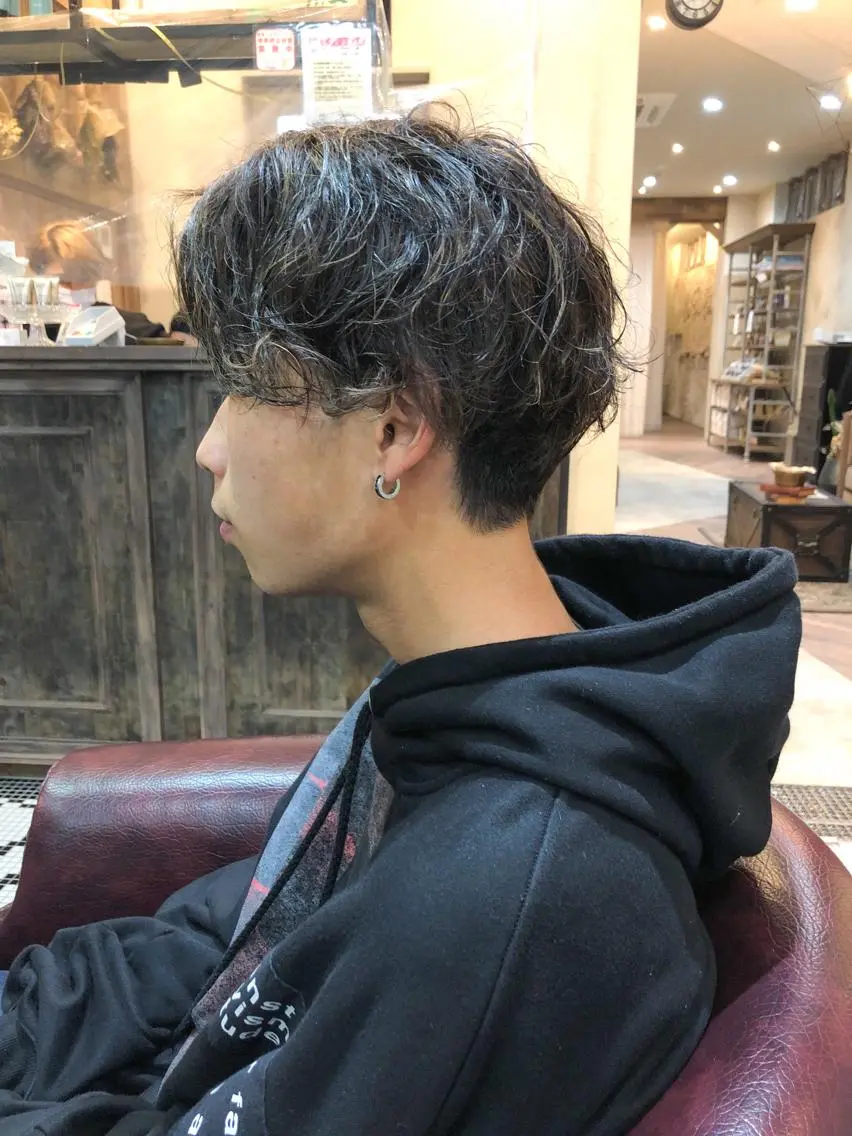メンズ センターパート メンズパーマ 刈り上げ 水谷 俊一のヘアスタイル