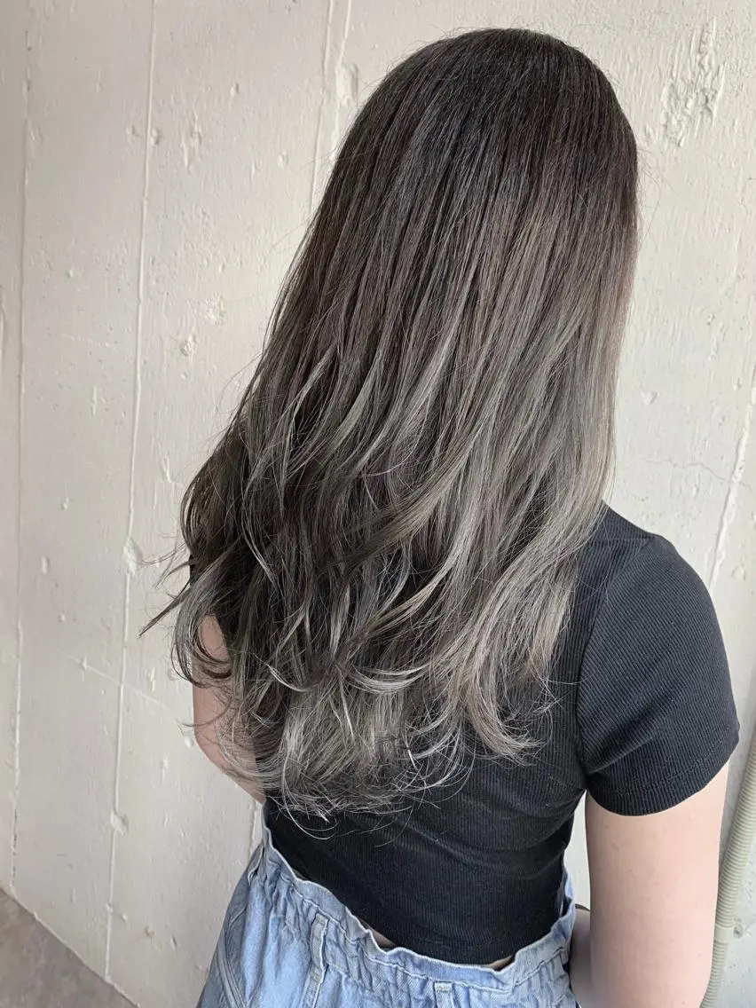 セミロング カラー グラデーションカラー イルミナカラー シルバー シノザキ/薬院/ボブ /メンズパーマのヘアスタイル