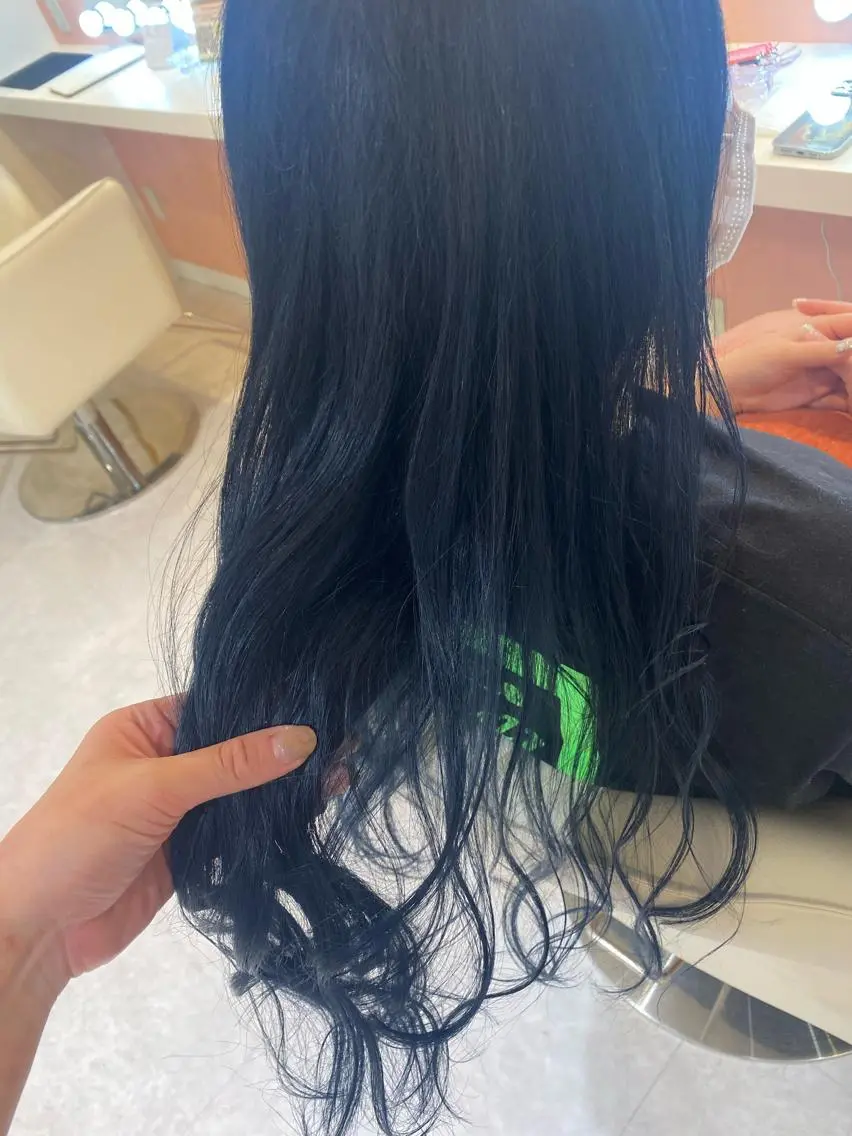 ロング ヘアカラー 梛木 唯のヘアスタイル