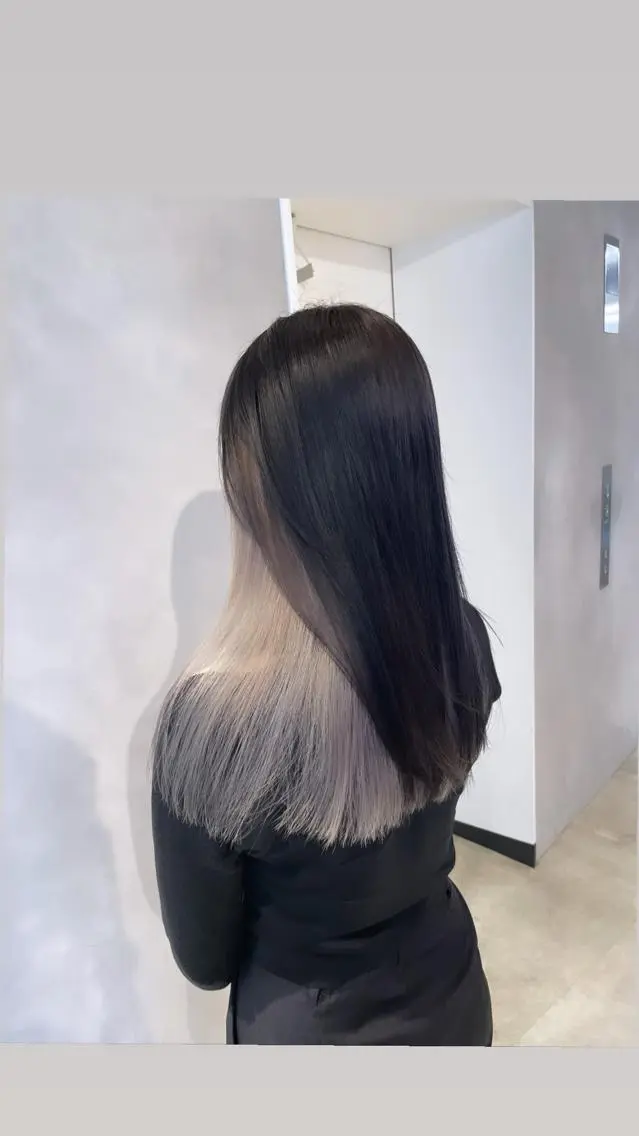 ロング カラー ブリーチ グレージュ シルバー シルバーグレージュ ヘアカラー トリートメント 🔷ダブルカラーハイ トーン🔷櫻井走のヘアスタイル