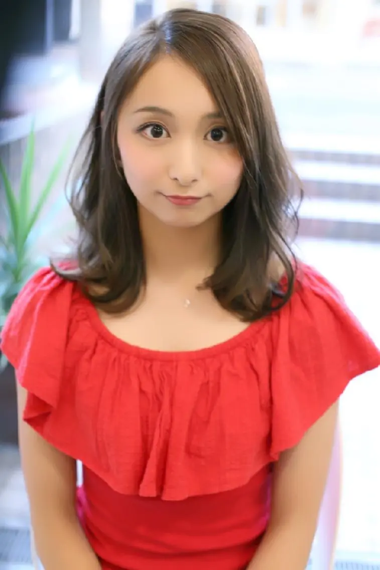 ミディアム 外ハネヘア カット ヘアカラー 濱口 貴史のヘアスタイル