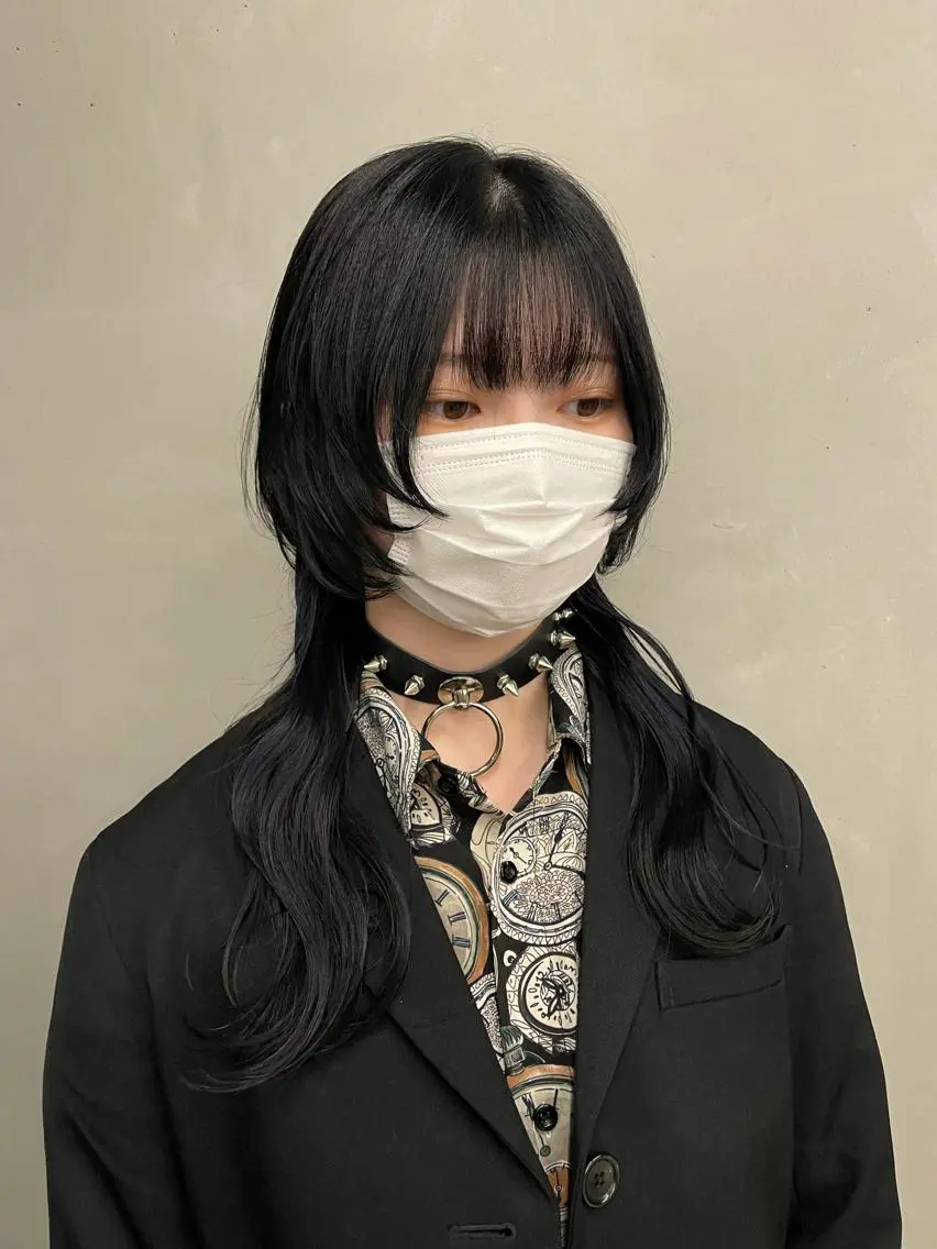 セミロング カラー カット インナーカラー 推し ブリーチ 髪質改善のヘアスタイル
