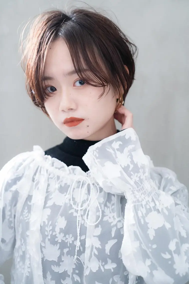 ミディアム HITOMI .のヘアスタイル