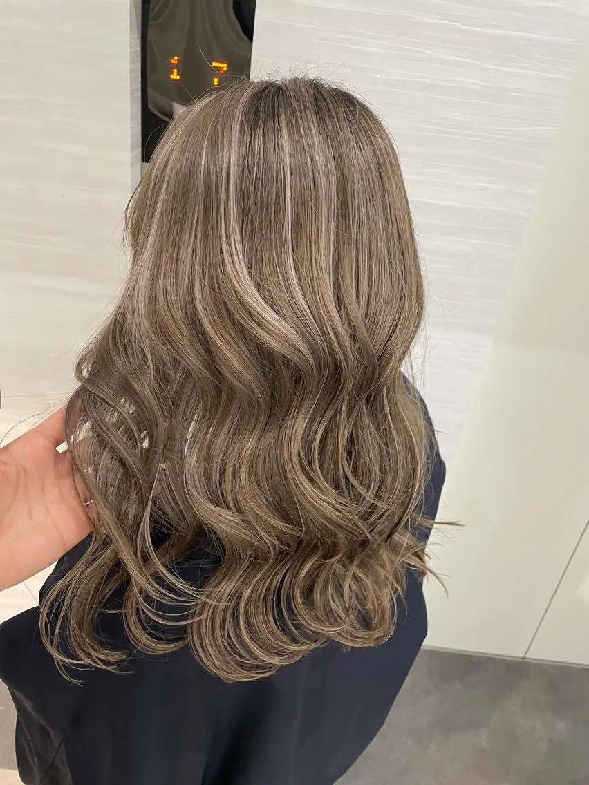 セミロング 手島 カミラのヘアスタイル