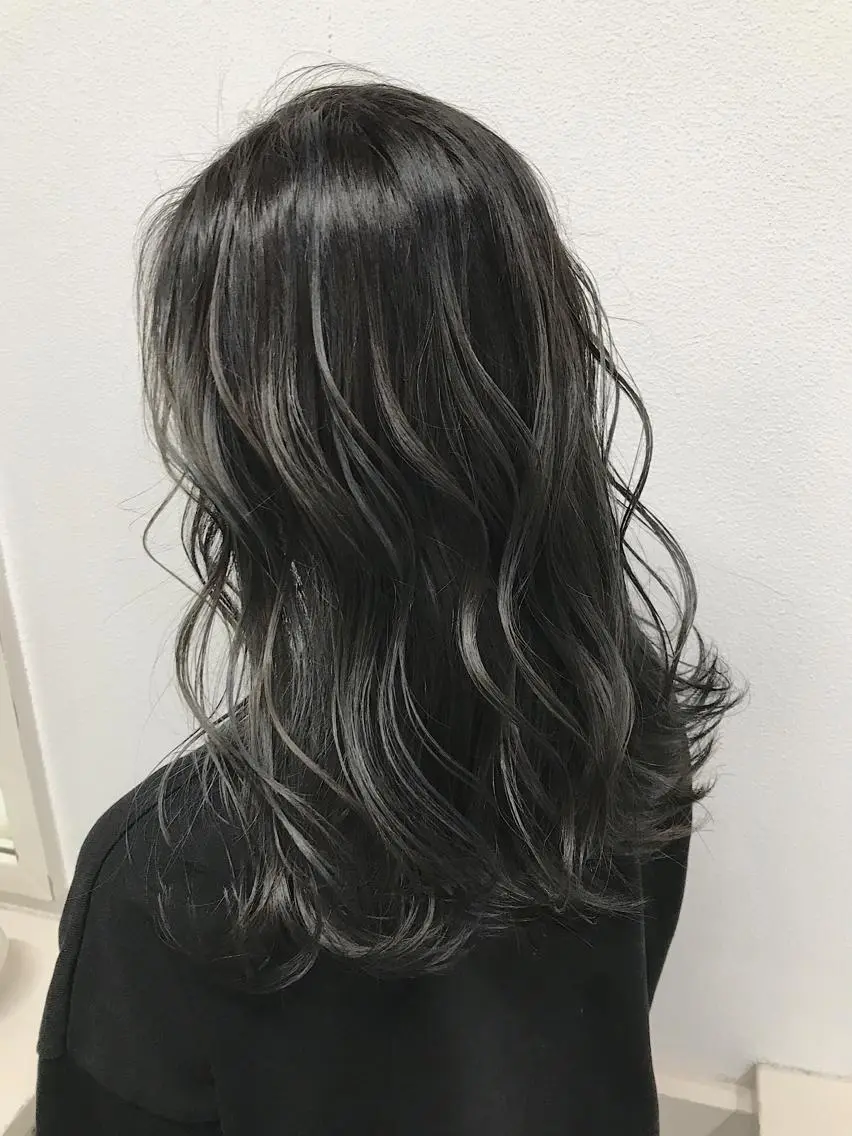 セミロング カラー グレージュ カット ヘアカラー lani ブリーチ /ダブルカラーのヘアスタイル