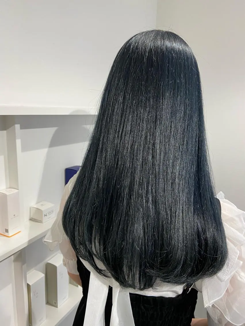 カラー 黒髪 ブリーチ ブルーカラー ブルーブラック イルミナカラー Sachi ／ VISEOのヘアスタイル