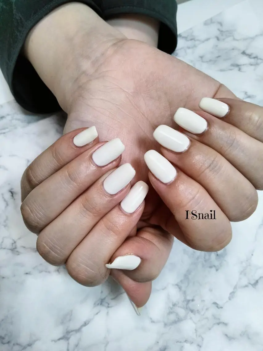 ネイル ホワイト I'S nail 佐野のネイルデザイン
