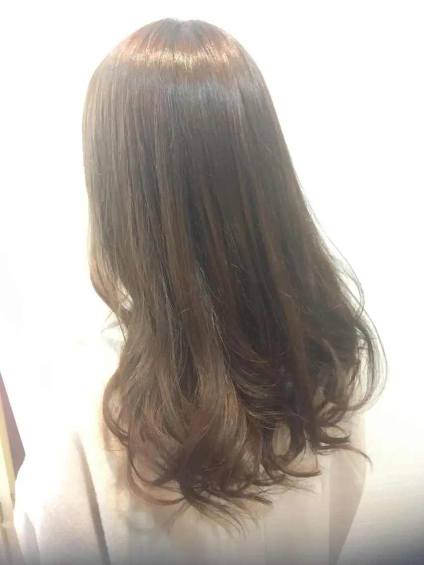 ロング カラー ベージュカラー 透明感カラー ラベンダーカラー ラベンダーベージュ 正木 彩音のヘアスタイル